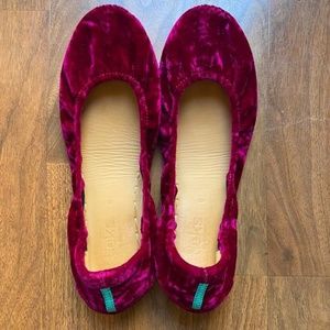 Tieks Tyrian EUC size 9 with Crown topper but NO BOX